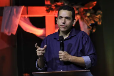 Dilemas do cristão solteiro: pastor esclarece sobre pessoa certa, pureza e defraudação