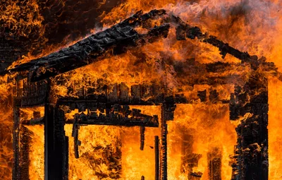 Vizinhos incendeiam casa de cristãos no sul da Ásia