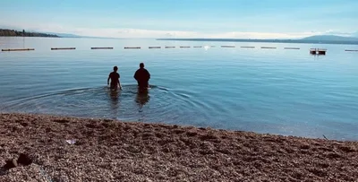 Batizar em lago público foi proibido na Suíça; Igrejas recorreram