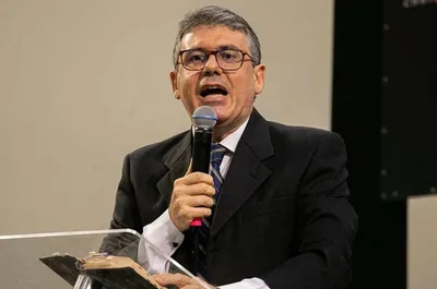 Igrejas estão se “adaptando ao desejo das pessoas”, alerta pastor