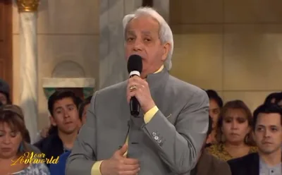Após prometer abandonar teologia da prosperidade, Benny Hinn pede ofertas em troca de bênçãos