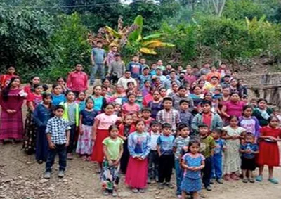 Batistas mexicanos são obrigados a deixar suas casas em aldeia no México