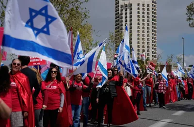 Greves e protestos agitam Israel após Netanyahu demite ministro da Defesa