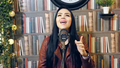 Cantora critica Leonardo Gonçalves por apoio à esquerda