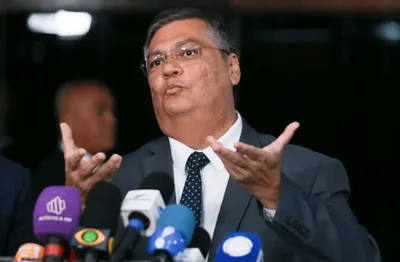 O risco que Flávio Dino representa para as igrejas no Brasil