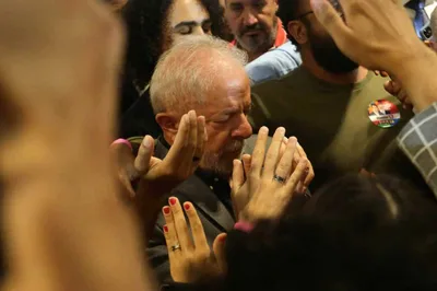 Lula diz que “ninguém foi mais de esquerda que Jesus” e que Bolsonaro "inventou ser evangélico"