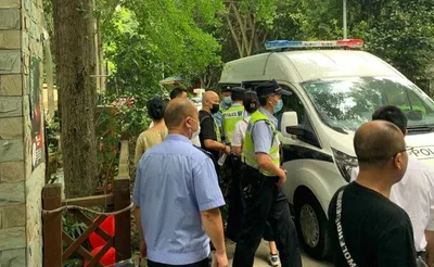 Policiais invadem culto e prendem membro de igreja na China