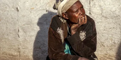 14 cristãos são mortos após raio atingir igreja, em Uganda
