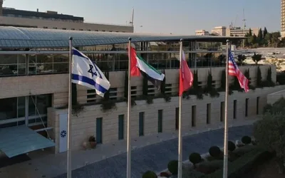 Emirados Árabes ensinarão sobre holocaustos nas escolas