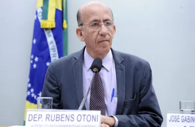 Deputado do PT quer criminalizar nazimos e fascimo, mas ignora comunismo