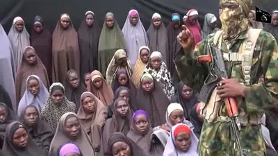 Após 4 anos de sequestro, mais de 100 meninas de Chibok continuam presas pelo Boko Haram