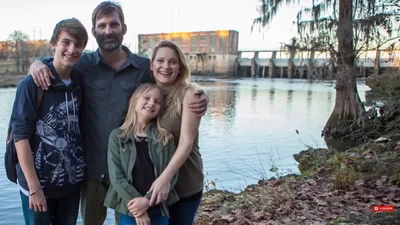 Família é salva em barco sugado por represa após mãe orar: "Jesus, ande sobre as águas"
