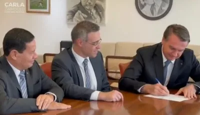 Bolsonaro assina nomeação e André Mendonça tomará posse no STF