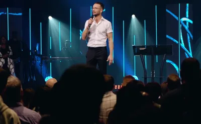 Após admitir vício em sexo e drogas, ex-pastor da Hillsong tenta retomar ministério