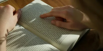Autor ensina como desfrutar da verdadeira felicidade por meio do relacionamento com Deus