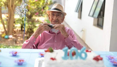Idoso de 106 anos continua orando e falando de Jesus: “Já li a Bíblia 126 vezes”