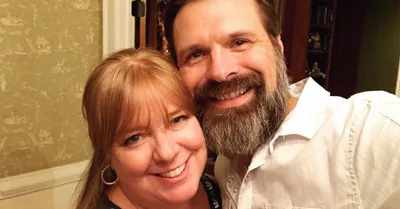 "Deus fez milagre", diz cantor cristão após esposa se recuperar de aneurisma