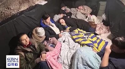 Mãe com 11 filhos adotivos passou 42 dias orando e jejuando em bunker na Ucrânia