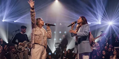 Mari Borges apresenta \"Jesus Cristo Basta\" em feat com Aline Barros