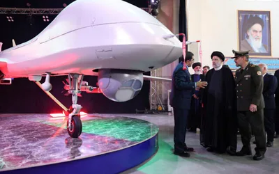 Irã apresenta drone para destruir Israel e avisa: "Preparem seus abrigos, o fogo está a caminho"