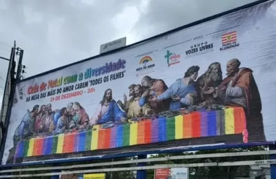 Jesus é retratado com temática LGBT em outdoor de "Ceia de Natal"