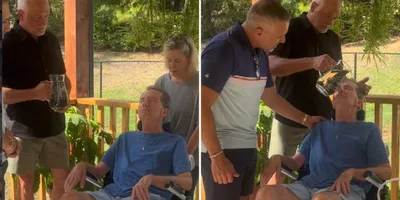 Pastor batiza amigo com doença rara em cadeira de rodas: “Testemunho de fé”