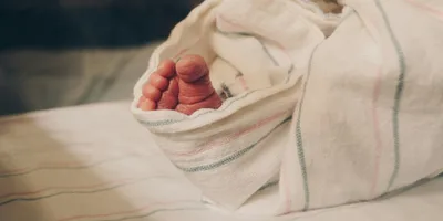 Holanda faz eutanásia em bebê de 1 ano com doença grave: “É abominável”