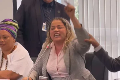 Aos gritos, deputada evangélica defende igreja acusada de atacar terreiro