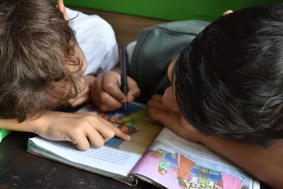 Polônia proíbe "sexualização de crianças" nas escolas