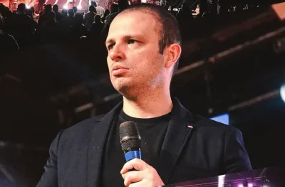 Por que o pastor Patrick Moura não preside a própria igreja?