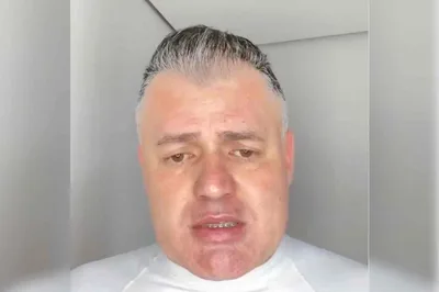 Pr. Paulo Marcelo vende “espetinho” pra sobreviver
