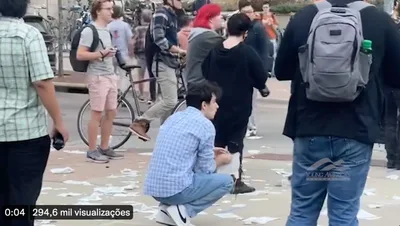 Progressistas rasgam Bíblia de estudante cristão durante protesto