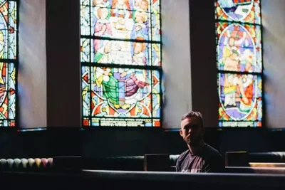 Pesquisa mostra que cristãos têm maior satisfação com a vida, no Reino Unido