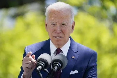 Biden permitirá trans em prisões femininas, revertendo decisão de Trump