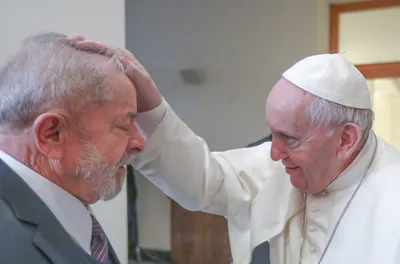 Papa afirma que ação de ladrões é "advertência" contra a avareza
