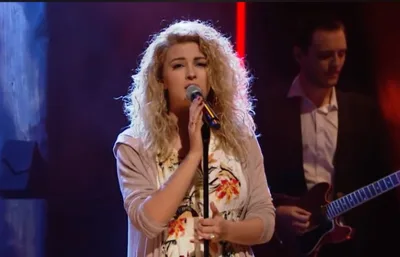 Tori Kelly internada na UTI com coágulos nas pernas e pulmões