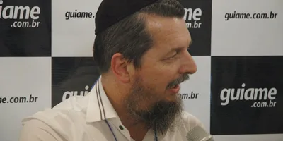 Rabino traduz Novo Testamento do hebraico diretamente para o português: \"Existem erros na tradução grega\"