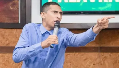 Profeta acreano Hugo Walysson participa do 2º Simpósio Pentecostal em Suzano, SP
