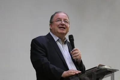 ‘Overdose de carinho’: pastor Arival agradece orações por sua cura