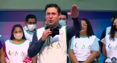 Igreja Adventista se manifesta após gesto nazista feito por pastor em culto