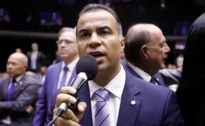 Em meio à votação da presidência na Câmara, o deputado Filipe Martins solicitou um minuto de silêncio em memória da Bispa Keila Ferreira