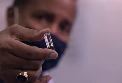 Implante de microchip contra covid levanta especulações sobre "marca da besta"