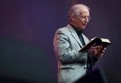 John Piper diz que pastores devem viver livres de fornicação sexual e adultério
