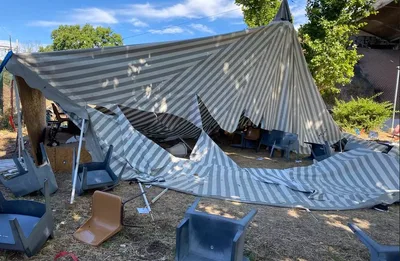 Vândalos destroem tenda de igreja evangélica e incendeiam Bíblias na França