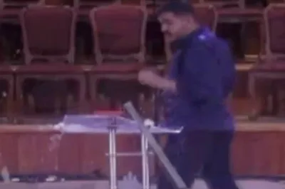 Tempestade em São Paulo causa desabamento de teto de igreja; pastor quase é atingido