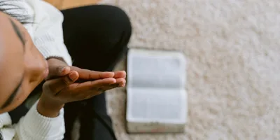 Pastor dá dicas práticas para manter um devocional diário: “Tenha hora marcada”