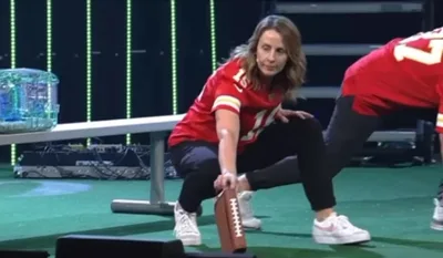 Líderes de igreja causam críticas ao chutar Bíblia no "Super Bowl do Sermão"