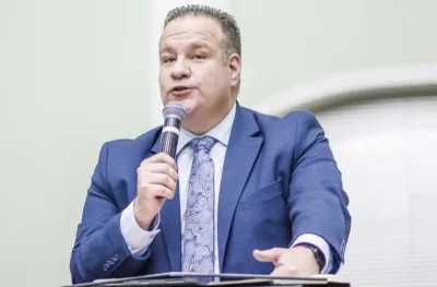 Justiça Eleitoral abre inquérito contra pastor por pressão política em igreja