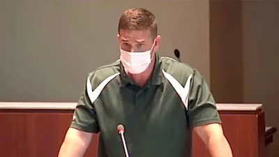 Professor punido por defender fé cristã é indenizado por direção escolar