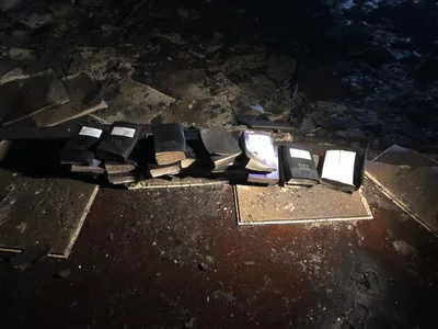 Igreja é consumida pelo fogo, mas Bíblias ficam intactas e surpreendem bombeiros | Notícias Gospel